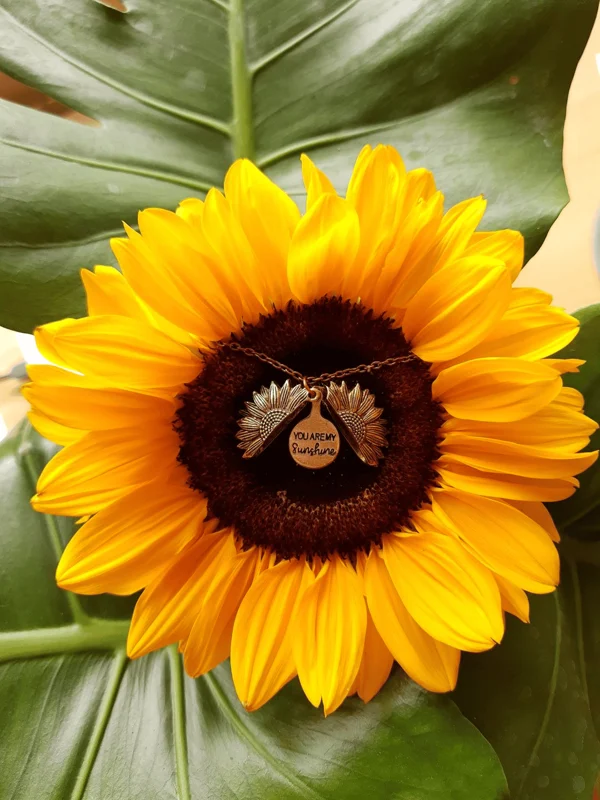 🌞"YOU ARE MY SUNSHINE" SUNFLOWER NECKLACE🌻