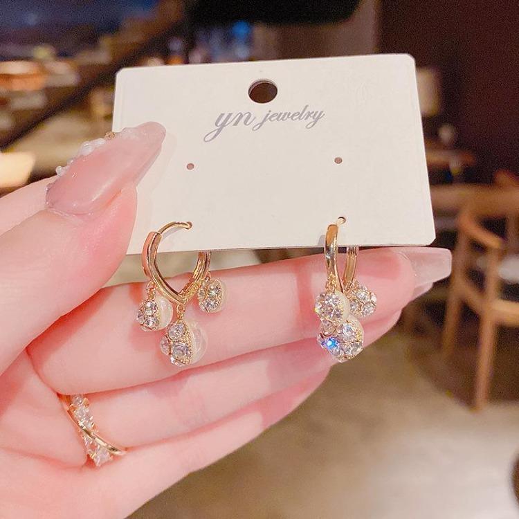 Double-sided Earrings with Diamonds and Pearls