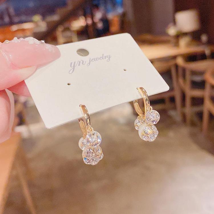 Double-sided Earrings with Diamonds and Pearls