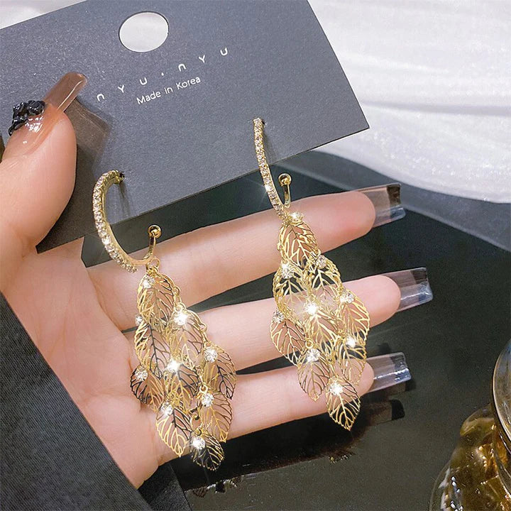 HOLLOW LEAF EARRINGS