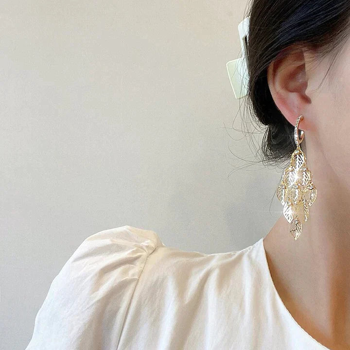 HOLLOW LEAF EARRINGS