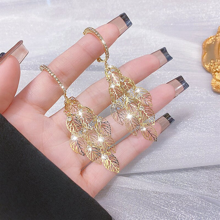 HOLLOW LEAF EARRINGS