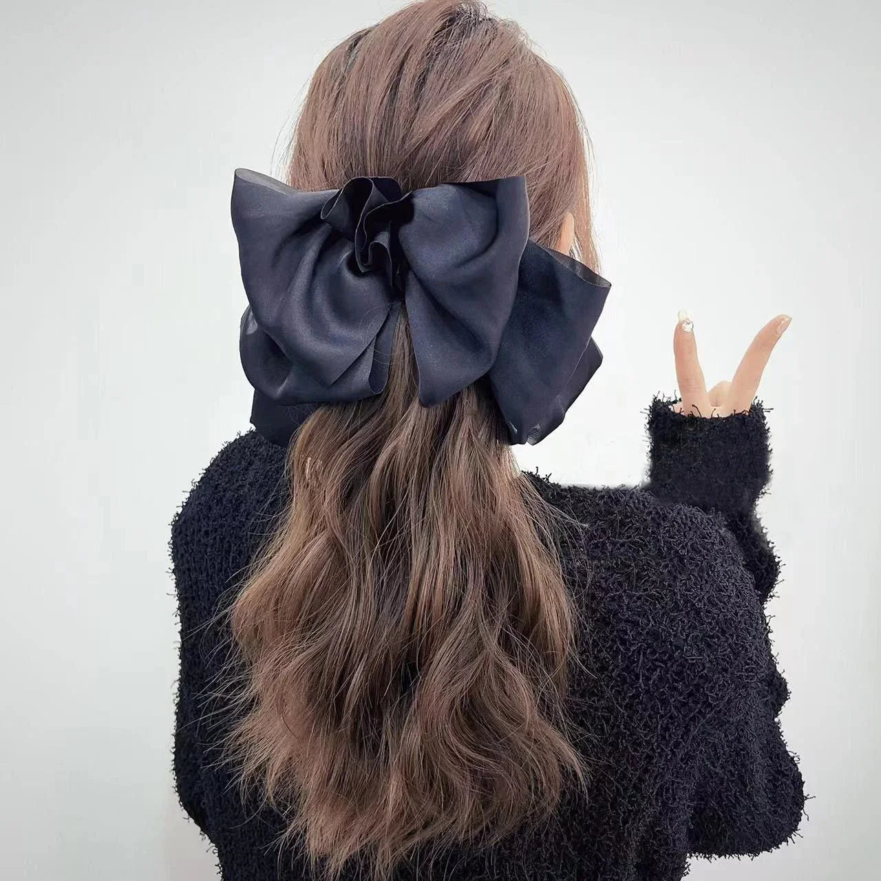 [Gentle and Sweet] Natural Wavy Claw Clip Ponytail Hair Extensions with Bowknot