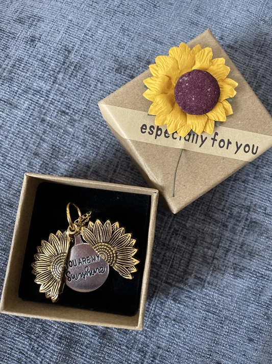 🌞"YOU ARE MY SUNSHINE" SUNFLOWER NECKLACE🌻