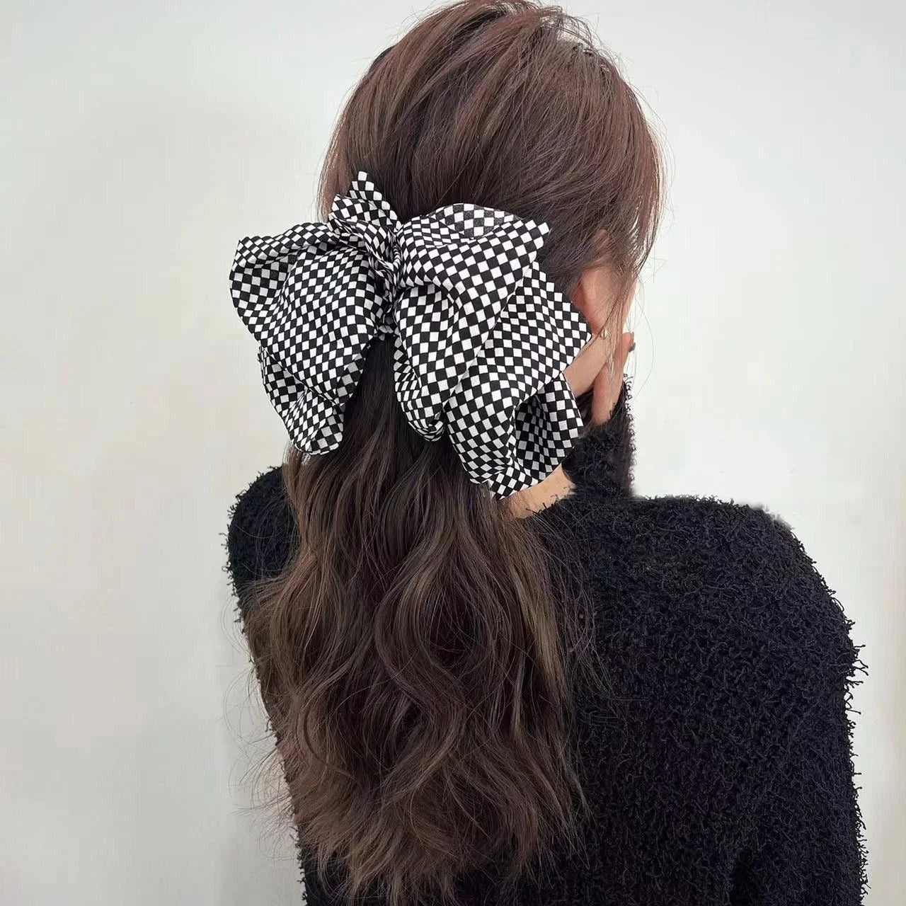 [Gentle and Sweet] Natural Wavy Claw Clip Ponytail Hair Extensions with Bowknot