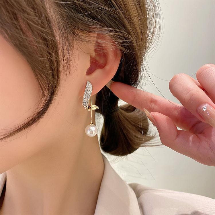 Temperament Wings Pearl Diamond Earrings